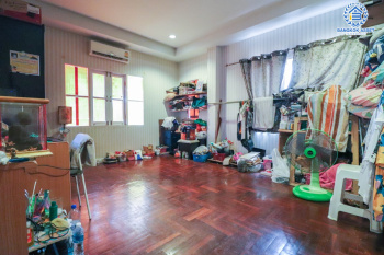 *****บ้านเดี่ยวมือสองนนทบุรี ม.ศิลปการพาร์ค1 บ้านกล้วย-ไทรน้อย พร้อมอยู่ เนื้อที่ 59.5 ตร.ว. 3 ห้องนอน 2 ห้องน้ำ 2 ที่จอดรถ เดินทางสะดวก สามารถเข้าออกได้หลายเส้นทาง อาทิเช่น ถนนกาญจนาภิเษก, ถนนรัตนาธิเบศร์ ใกล้รถไฟฟ้าสายสีม่วง "สถานีคลองบางไผ่"